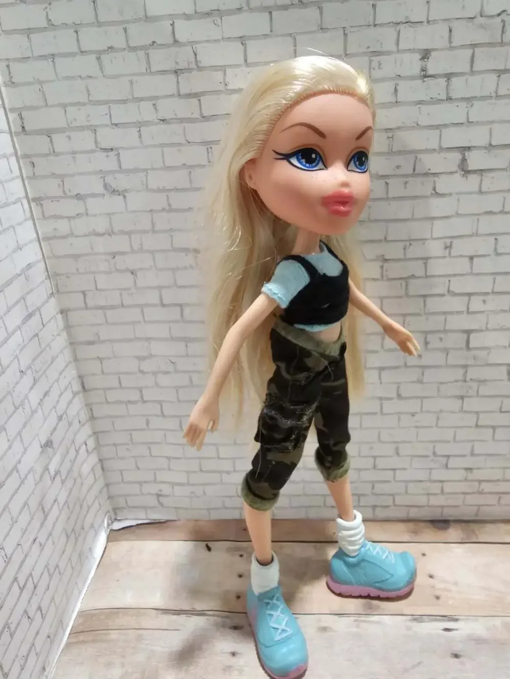 2015 Bratz Fierce Fitness Cloe Blonde Camo Outfit Shoes MGA Collector Doll